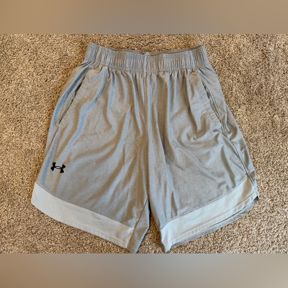 SoldUnder Armour Men's small Light Gray Athletic Shorts
